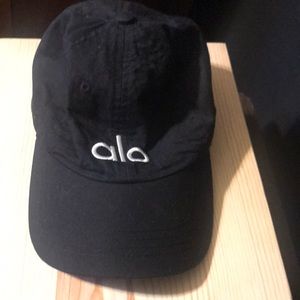 Alo Yoga Black Cap